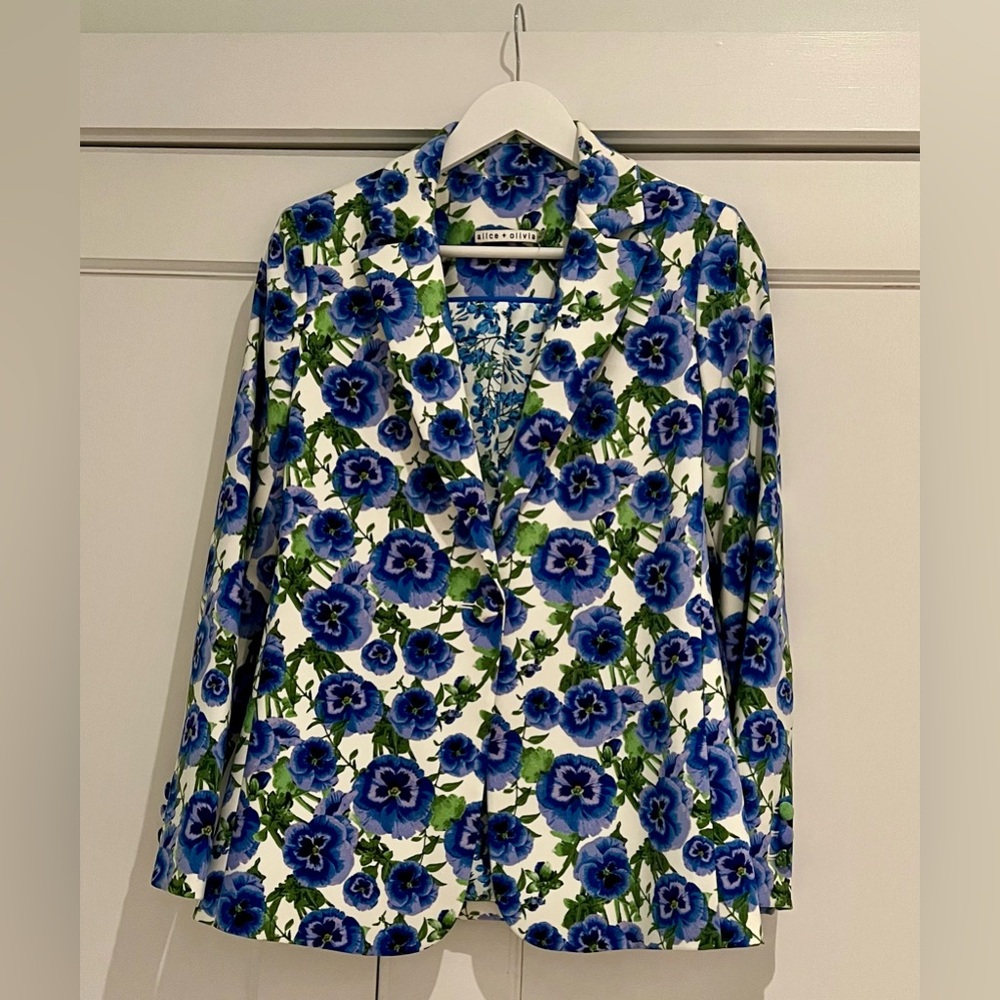Alice + Olivia Size 6 Blazer Worn Once!  Loose single button